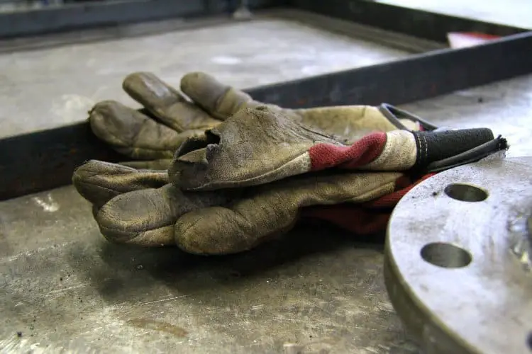 Can you use leather gloves for welding