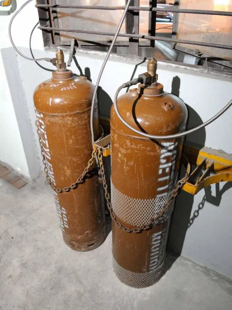 acetylene tanks used in combination with oxygen tanks for blowtorch welding